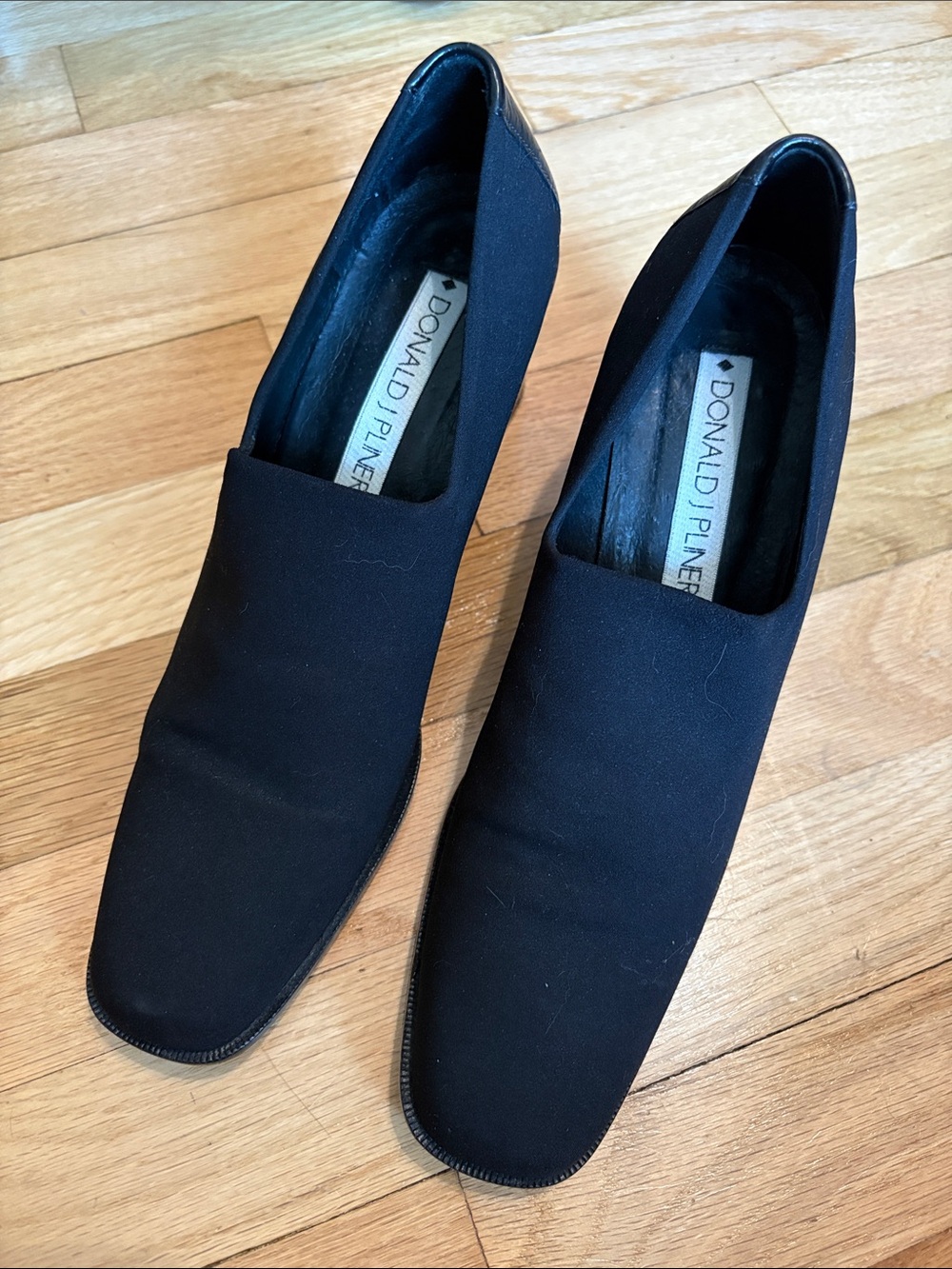 Donald J. Pliner Black Low Heels - size 8N
